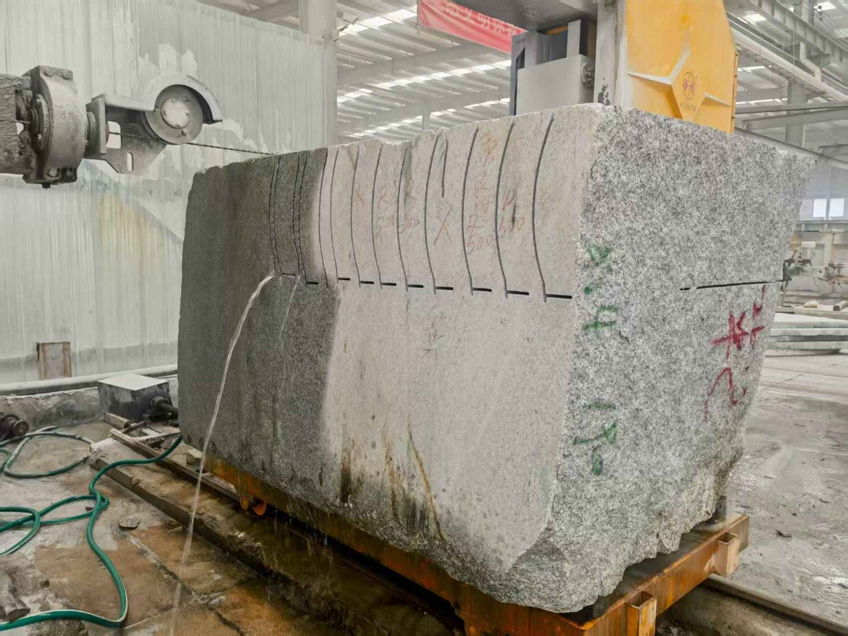 郴州 602，大花芙蓉白，绳锯加工弧形路沿石