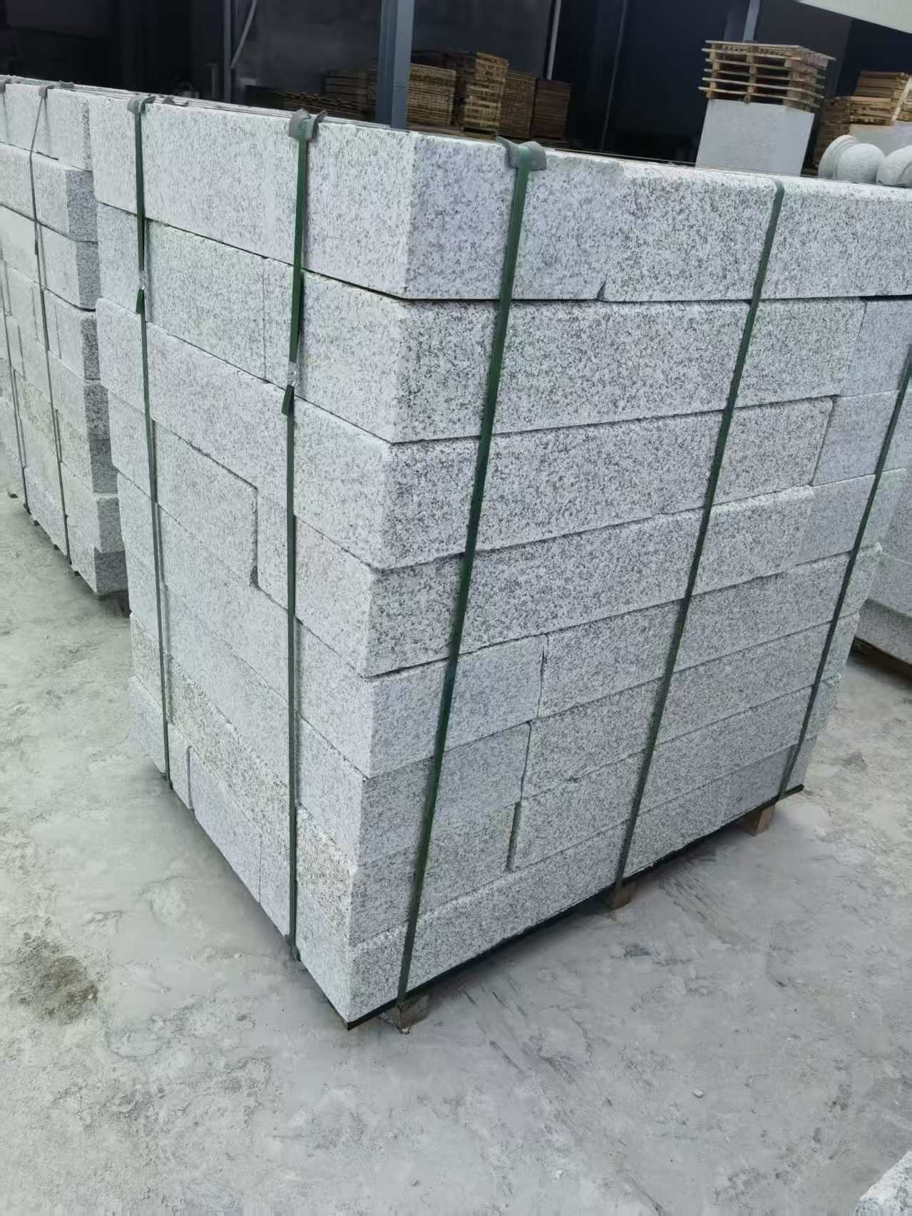 郴州 芙蓉白火烧两面路沿石