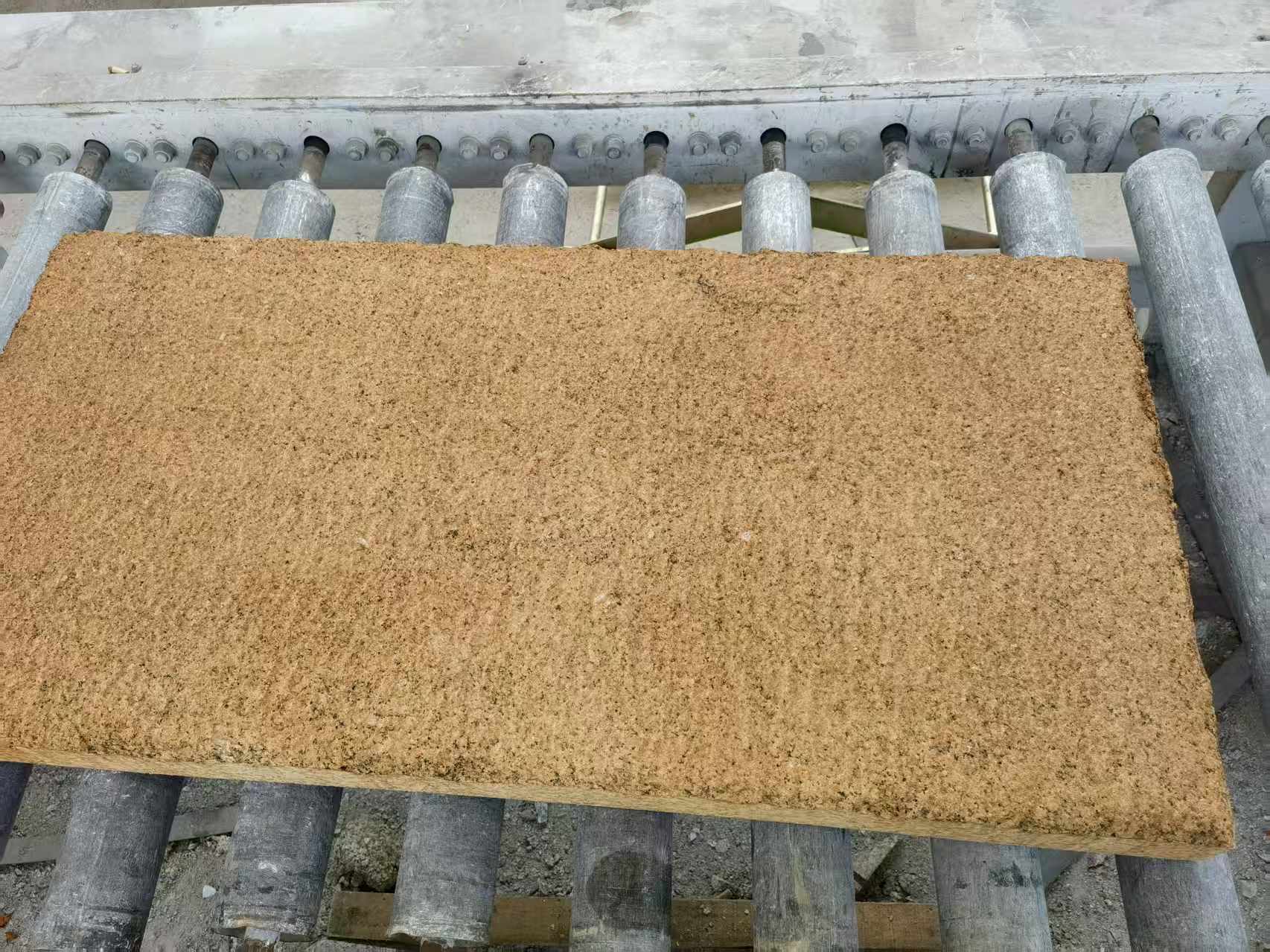 郴州 菠萝面老石板，做旧仿古石，流水线生产加工